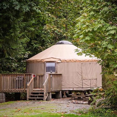 Mount Vernon Camping Resort 20 Ft. Yurt 2 Bow Exterior photo